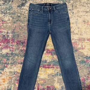 Hollister Medium-wash  high-rise Super Skinny Soft stretch Jeans size 3S/2S